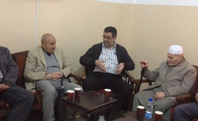 أثناء اجتماع الحاج شكيب العينا بالوفد الزائر