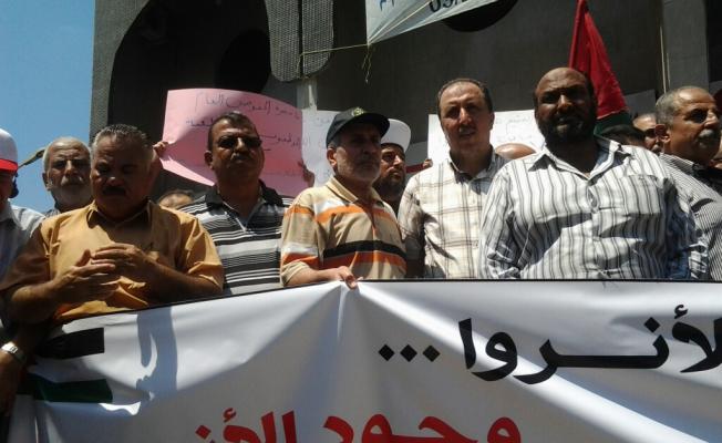 اعتصام ضد تقليصات الأونروا بصور