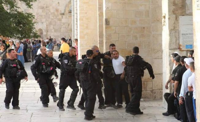 اعتقال احد المرابطين في المسجد الأقصى
