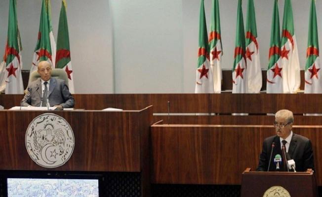 النواب الجزائريون يستعدون للتصويت على مسودة تعديل الدستور