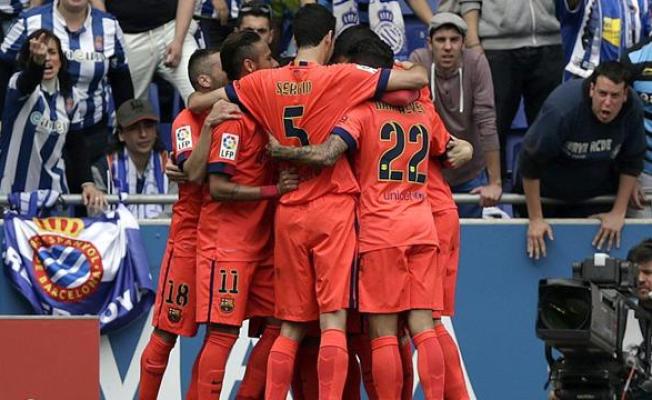 فرحة لاعبون فريق برشلونة بتسجيل الهدف الأول