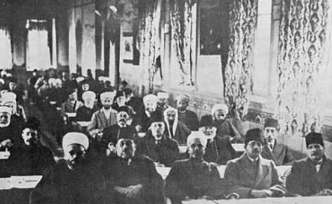 صورة من إحدى جلسات المؤتمر الإسلامي العام بالقدس