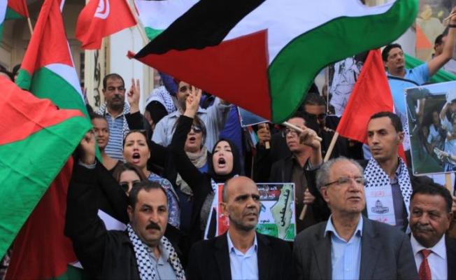  العشرات في تونس تظاهروا نصرة للشعب الفلسطيني وللتنديد بالانتهاكات "الإسرائيلية" 