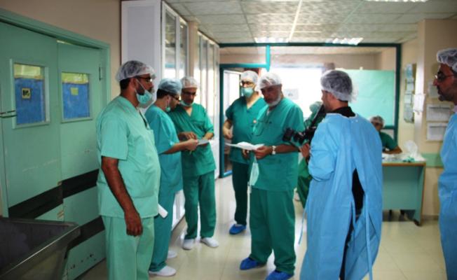أطباء في المستشفى