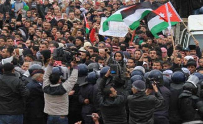 من المظاهرة أمام سفارة العدو الصهيوني في عمان أمس الجمعة