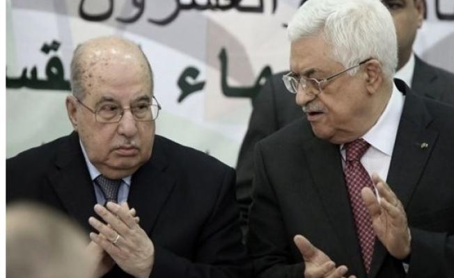 رئيس السلطة الفلسطينية، محمود عباس، ورئيس المجلس الوطني الفلسطيني، سليم الزعنون (من الأرشيف)