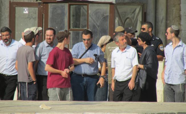 مستوطنون يحاولون اقتحام بلدة في الخليل