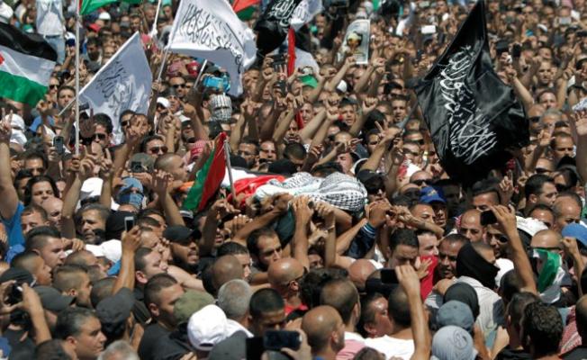 خلال تشييع الشهيد الطفل محمد أبو خضير