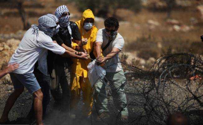 فلسطيني في أحد المواجهات