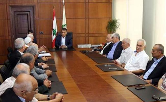 اللواء إبراهيم مستقبلاً وفد الفصائل الفلسطينية