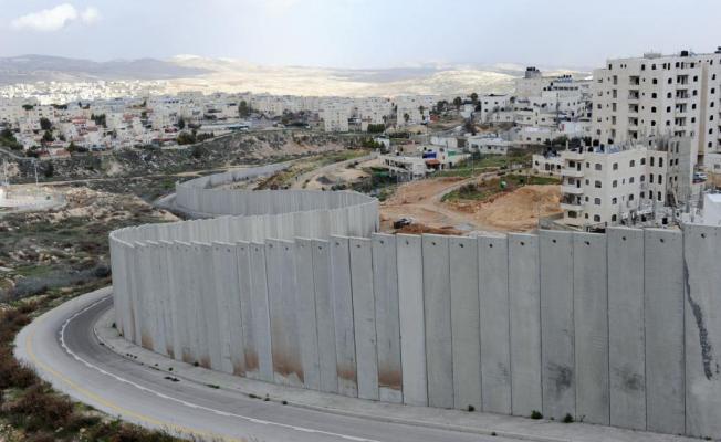 الجدار الفاصل