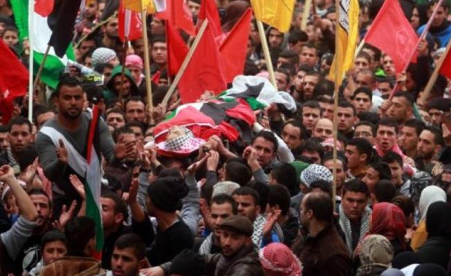 خلال تشييع الشهيد محمد الكسبة 