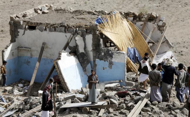 قصف مناطق في اليمن 