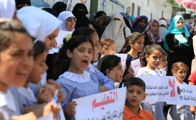 مسيرة جماهيرية في غزة ضد قرارات الأونروا
