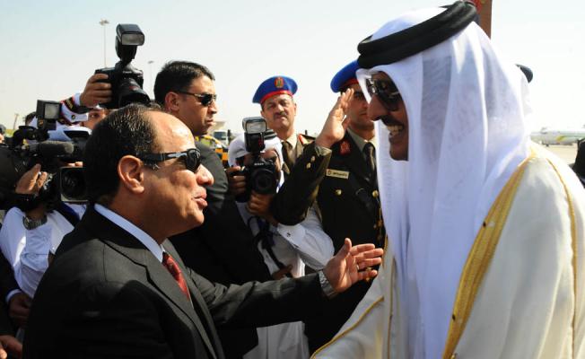 الرئيس المصري عبد الفتاح السيسي وأمير قطر تميم بن حمد 