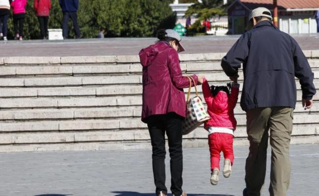 الصين تترك للأقاليم تنفيذ قرار إنجاب طفلين