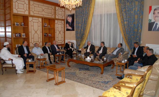 اثناء اجتماع الوفد مع بهية الحريري