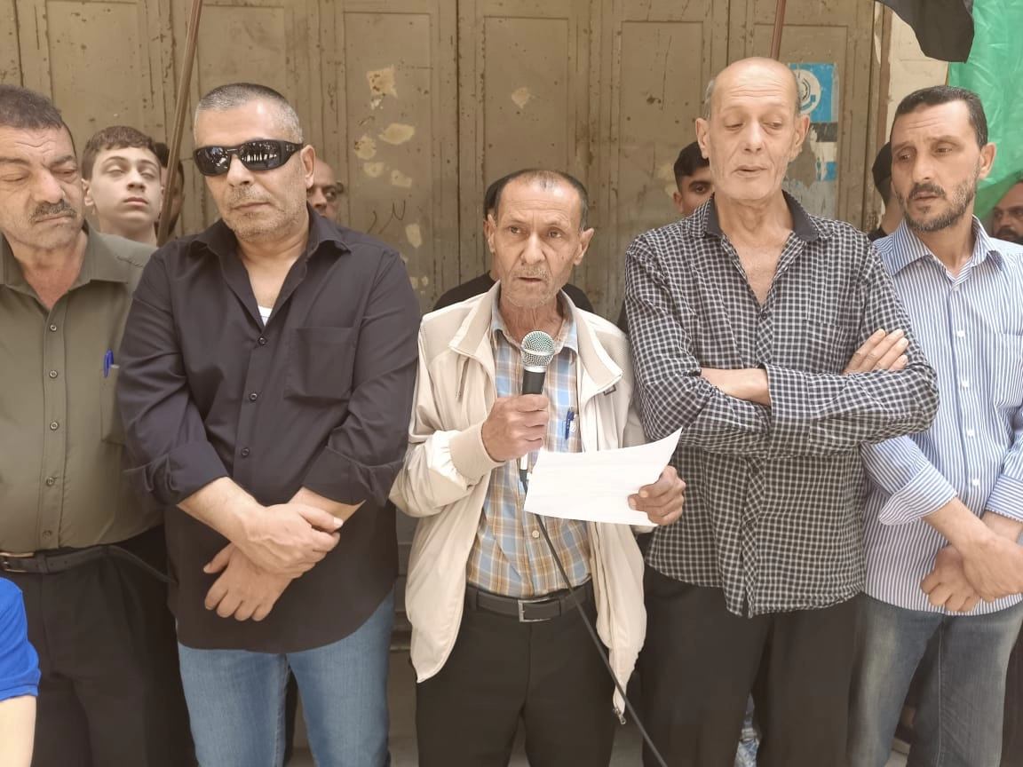 خلال الوقفة في البارد