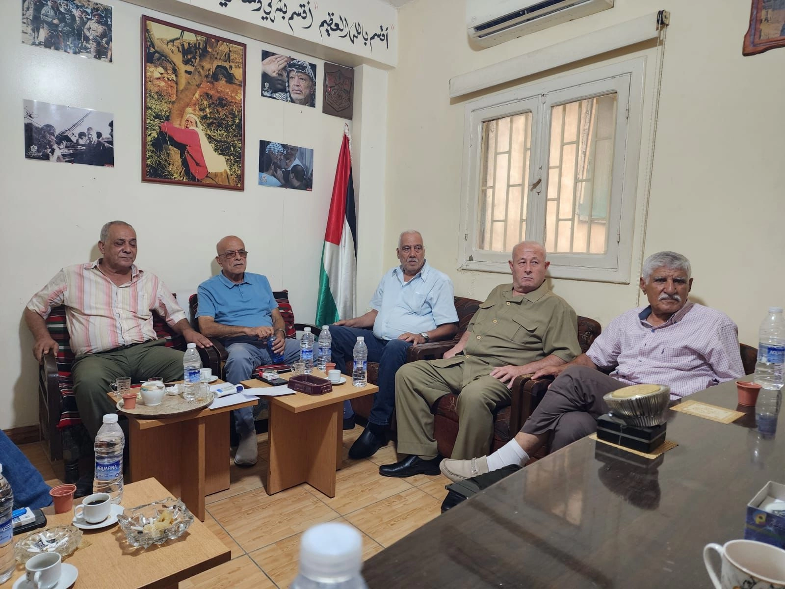 خلال الاجتماع
