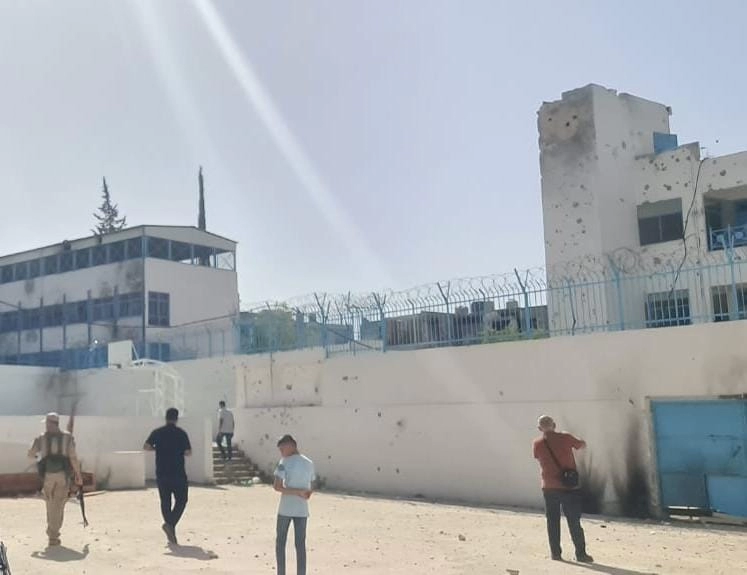 من المدارس