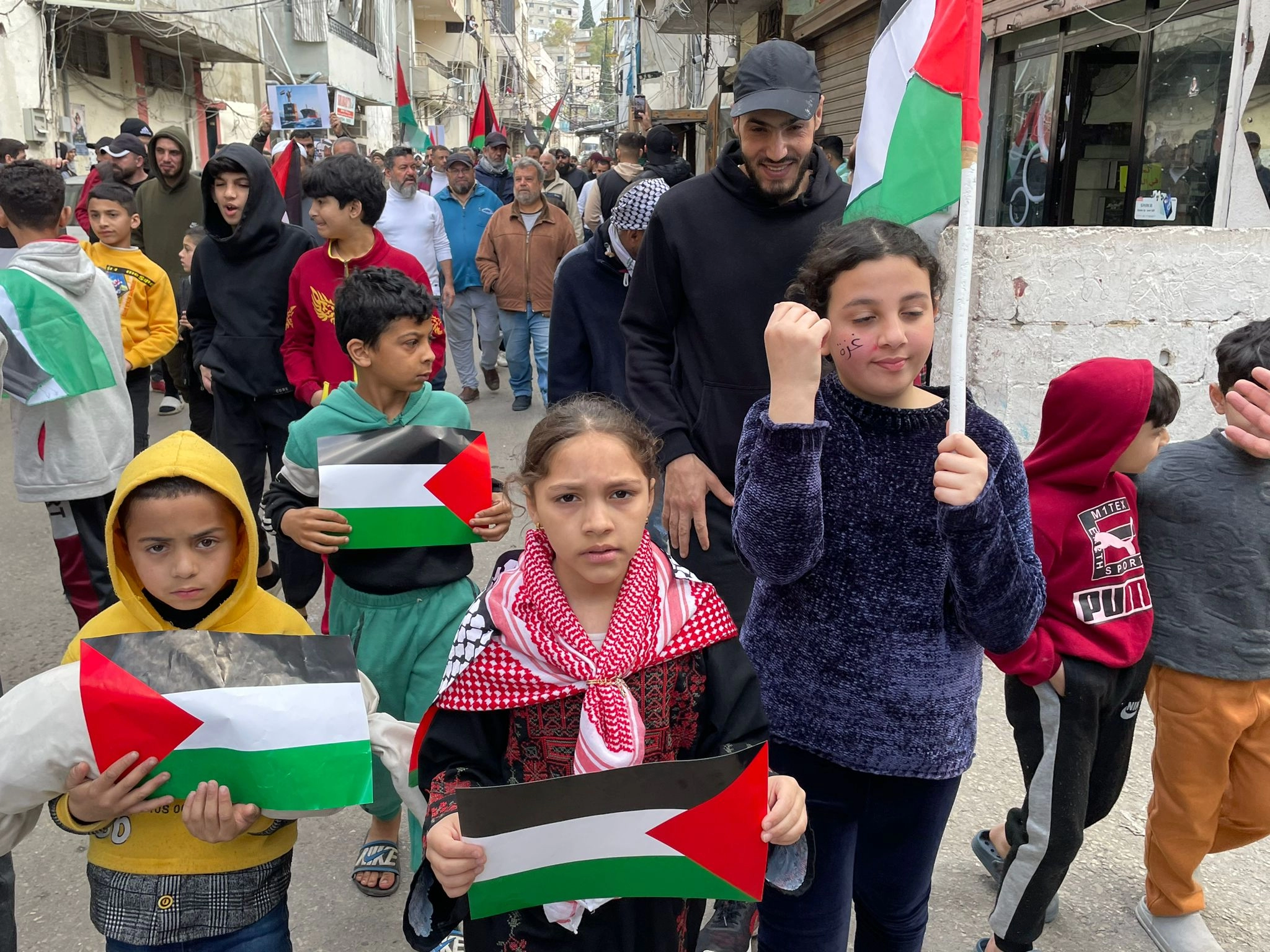 خلال المسيرة في عين الحلوة