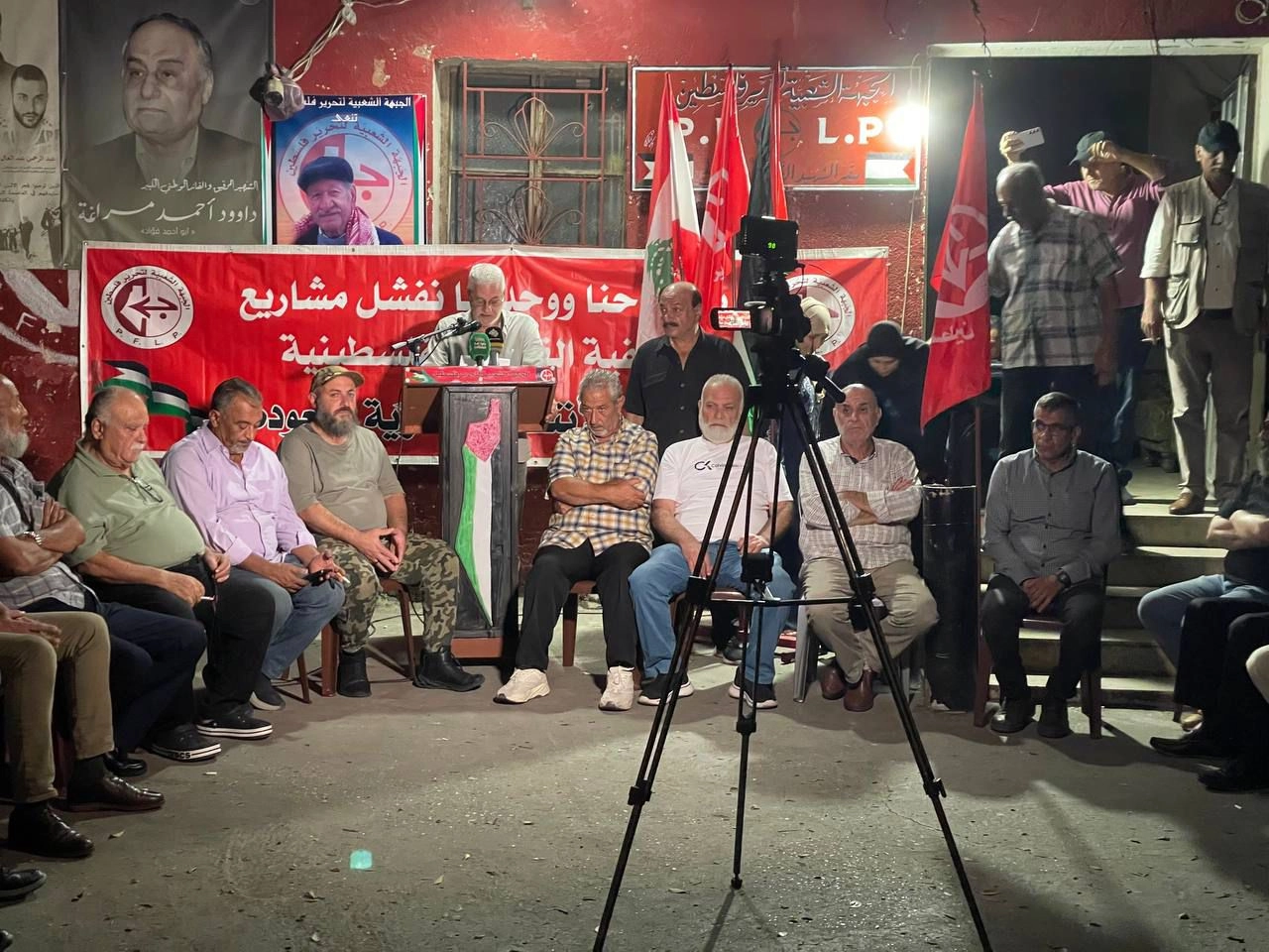 من الوقفة في عين الحلوة 1