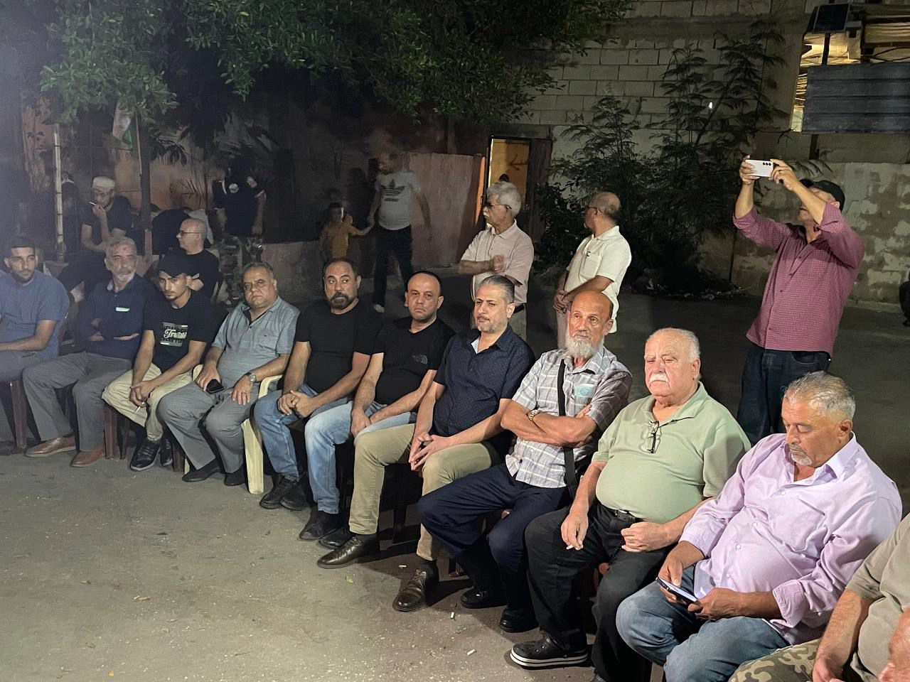 من الوقفة في عين الحلوة