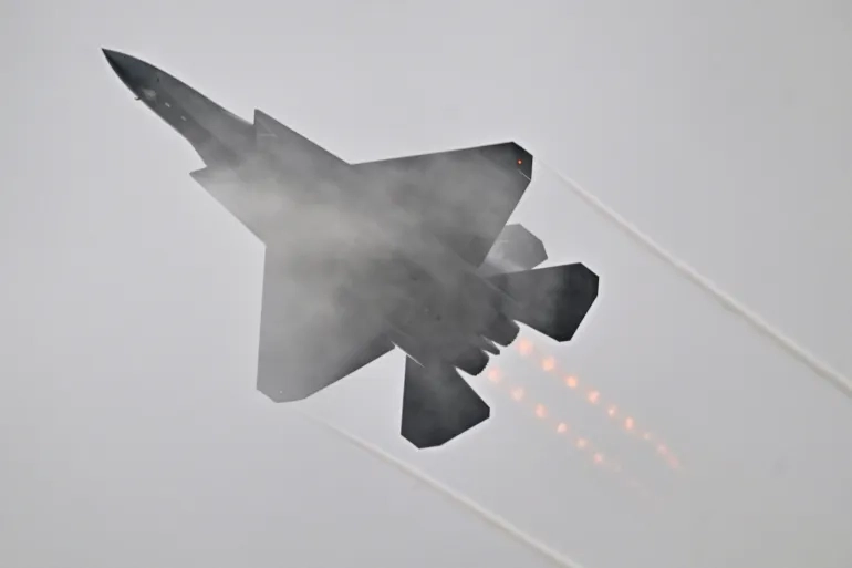 طائرة يصينية