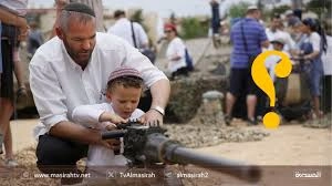 أطفال ساعر يتدربون على السلاح