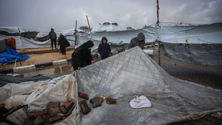 thumbs_b_c_bbd1d3fb3df1589d13a2a6924e57e04cخيام غزة الغارقة بالامطار